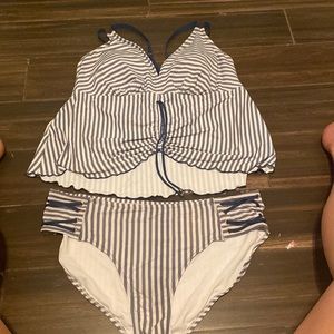 Bottoms-1x, top is 2x. Tankini.